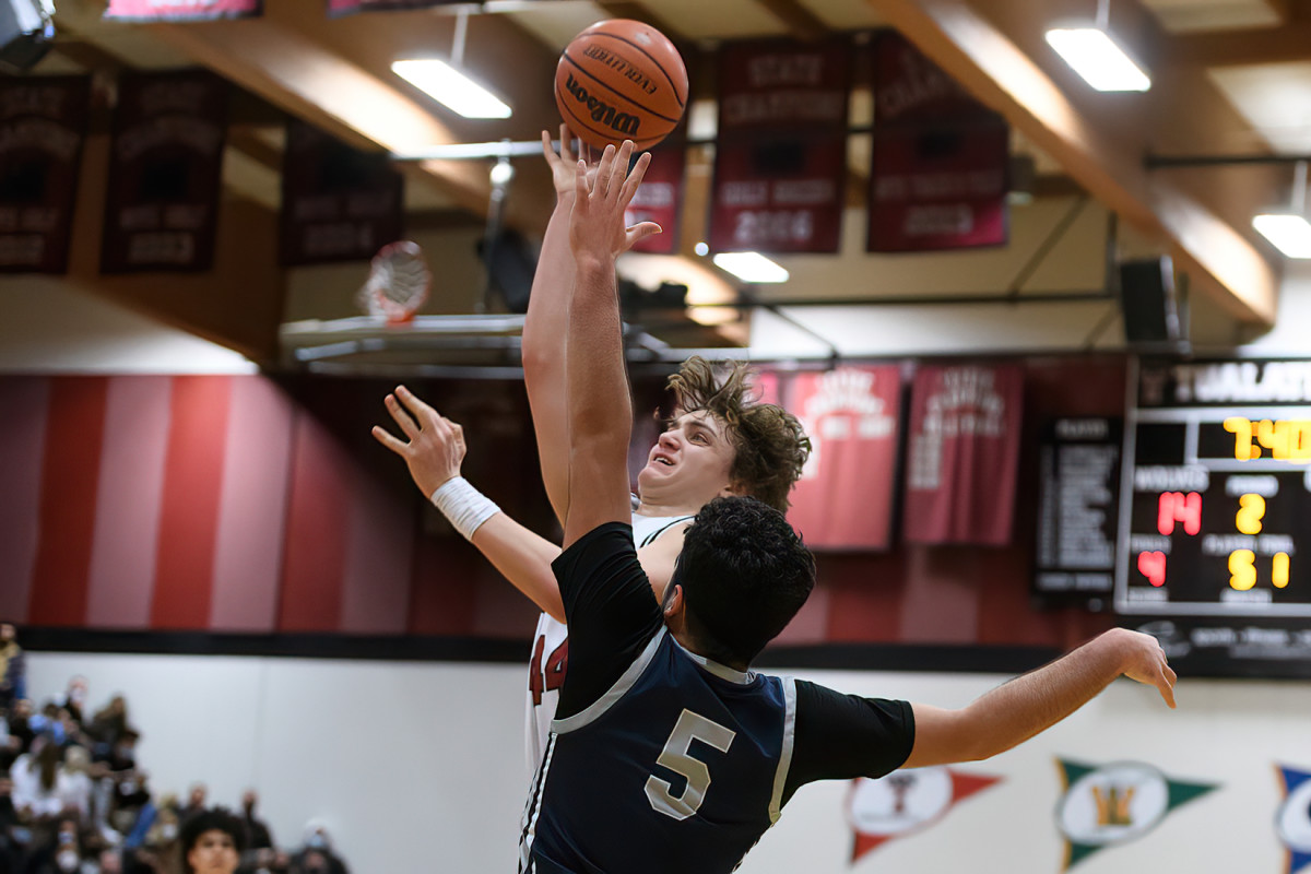 Tualatin Lake Oswego boys basketball Ken Waz 21